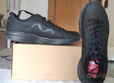 MBT sneakers nere