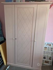 Armadio in legno intagliato