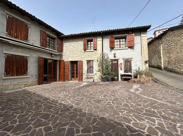 CASA SEMINDIPENDENTE A PAVULLO NEL FRIGNANO