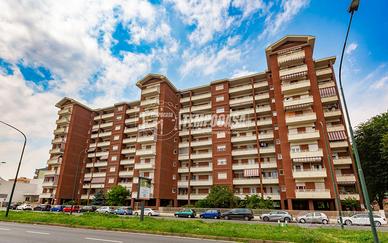 Box auto singolo in stabile signorile