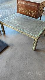 Tavolo indiano in metallo cesellato smaltato