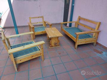 set divani in legno + tavolinetto
