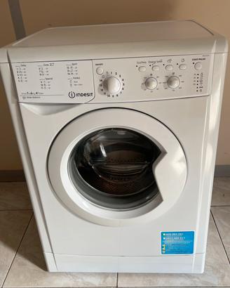 Lavatrice Indesit IWC61251 6 kg come nuova