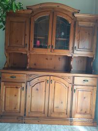 credenza in legno  con 6 sedie e tavolo