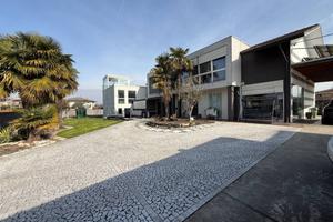 Casa indipendente di 441 m² con 4 locali e posto a