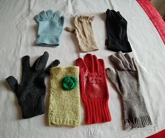 Sette guanti spaiati e colorati 