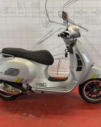 Vespa 300 GTS hpe VESPA GTS 300 HPE SUPER TEC...
