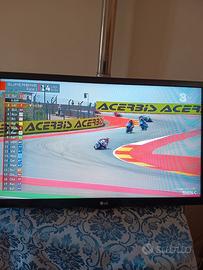 TV Monitor LG 24" + STAFFA INCLUSA