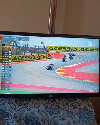 TV Monitor LG 24" + STAFFA INCLUSA