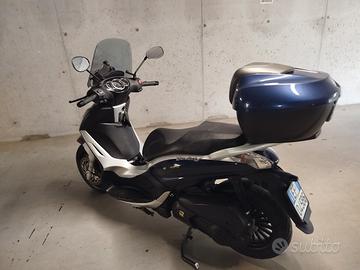 scooter Beverly 125 blu