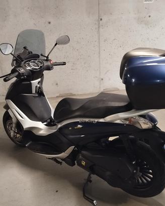 scooter Beverly 125 blu