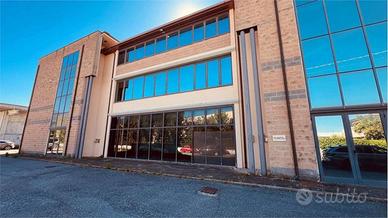 Immobile di 920 m² con più di 5 locali a Capannori