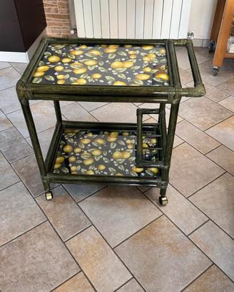 Carrello con tessuto e rattan