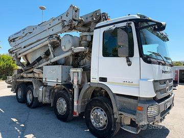 MERCEDES MB 4144 B con betonpompa Putzmeister 28m