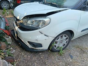 Fiat  Doblo cc 1.6. SINISTRATO   2015