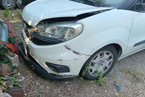 Fiat  Doblo cc 1.6. SINISTRATO   2015