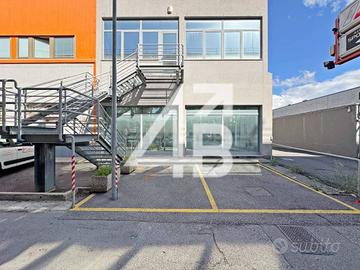 NEGOZIO - 140M² + 2 POSTI AUTO - VIA CABOTO 20 (TS