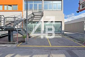 NEGOZIO - 140M² + 2 POSTI AUTO - VIA CABOTO 20 (TS