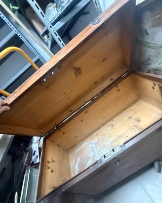 Cassapanca in legno