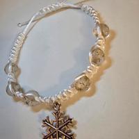 Bracciale con perline e ciondolo fiocco di neve 