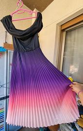 Vestito lungo a maniche corte e spalle scoperte 