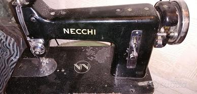 Macchina da cucire Necchi vintage