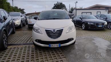 Lancia Ypsilon ecochic benzina metano 