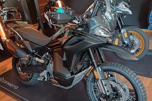 CFMOTO MT-X 800