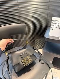 Borsa a tracolla nera da donna Fendi
