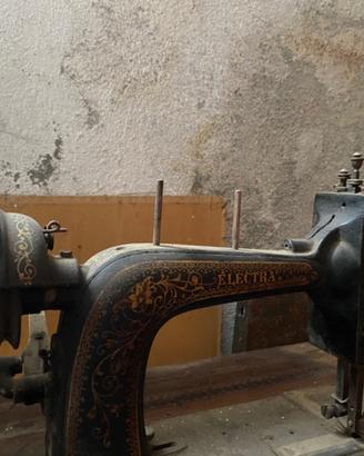 Macchina da cucire antiquariato/ collez