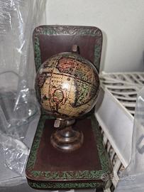 Fermalibri vintage con Mappamondo