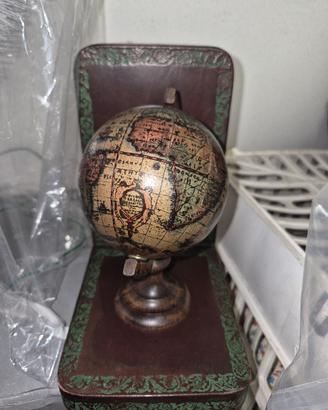 Fermalibri vintage con Mappamondo