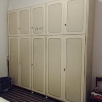 armadio  bianco anni 80 e pensili cucina IKEA