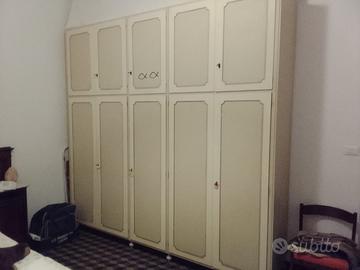 armadio  bianco anni 80 e pensili cucina IKEA