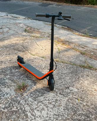 monopattino elettrico bambino marca ninebot C2 