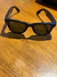 Ray-Ban Stories Wayfarer neri con custodia