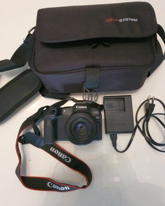 Canon EOS R8 + Obiettivo RF 50mm f/1.8 STM + Acces