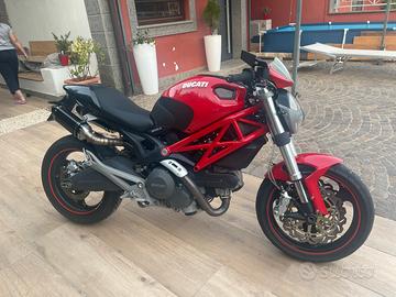 ducati monster 696+