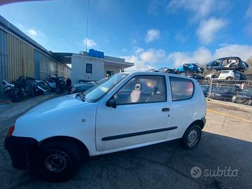 RICAMBI AUTO FIAT 600 2000 BIANCA