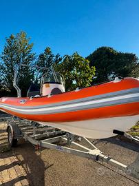 gommone con carrello
