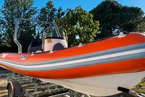 gommone con carrello