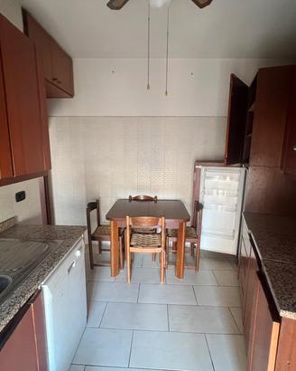 Cucina Completa in Legno +Tavolo  Sedie  Lavatrice