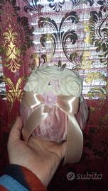 bomboniera con rose artificiali 