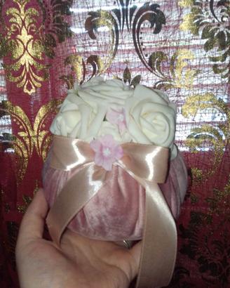 bomboniera con rose artificiali 