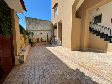 BIFAMILIARE A BOSCOTRECASE