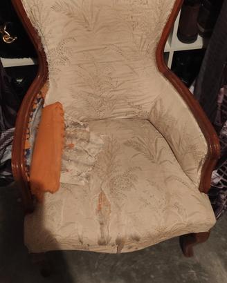 Poltroncina d'epoca,da restaurare 