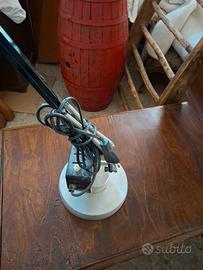 lampada con lente ingrandimento 