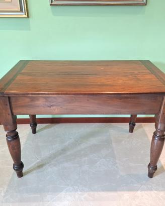 Tavolo rustico in legno massello con cassetto