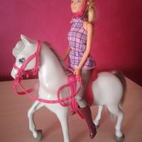 Barbie con cavallo bianco