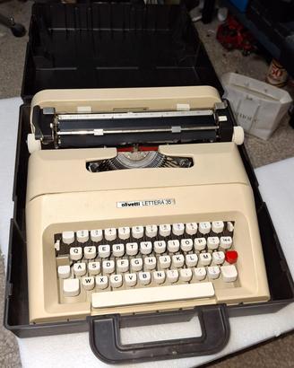 macchina da scrivere d'epoca 